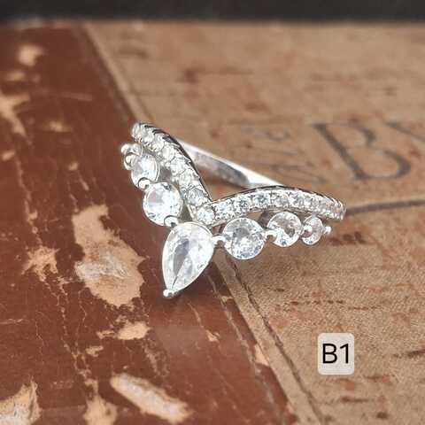 Wishbone Ring Size M/6.5
R300.00