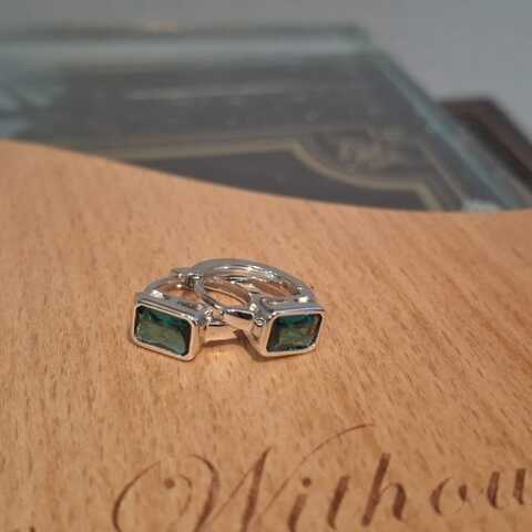 A32 Emerald Earrings
R420.00pp